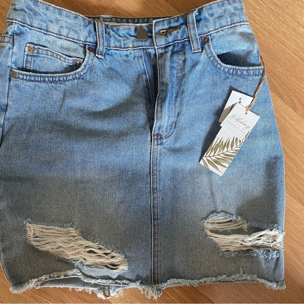 Billabong ripped Jean skirt. New with tags size 26